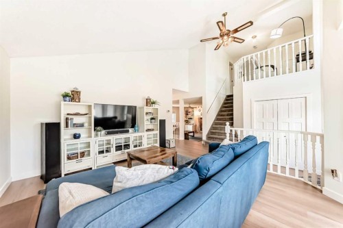 609 Downey Place, Okotoks, AB - Indoor Photo Showing Living Room