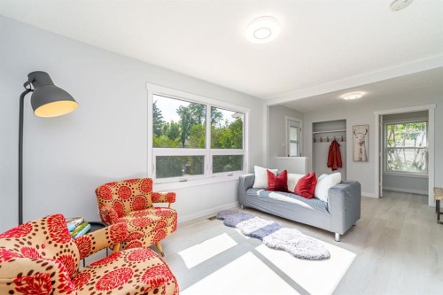 230 4 Avenue Se, High River, AB - Indoor Photo Showing Living Room