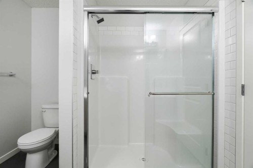 3403-33 Carringham Gate Nw, Calgary, AB - Indoor Photo Showing Bathroom