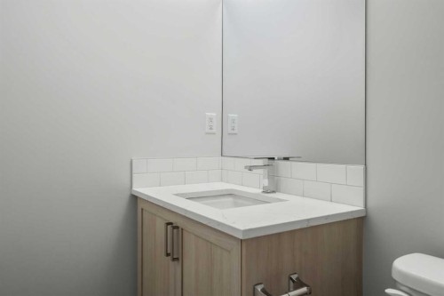 3403-33 Carringham Gate Nw, Calgary, AB - Indoor Photo Showing Bathroom