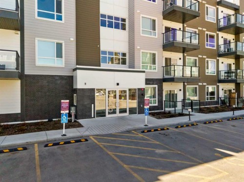3403-33 Carringham Gate Nw, Calgary, AB - Outdoor