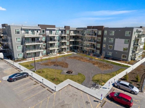 3403-33 Carringham Gate Nw, Calgary, AB - Outdoor