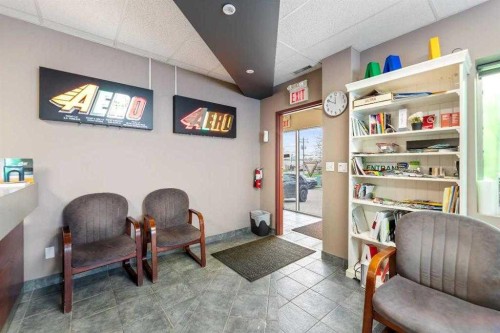 4852 50 Avenue Ne, Calgary, AB 