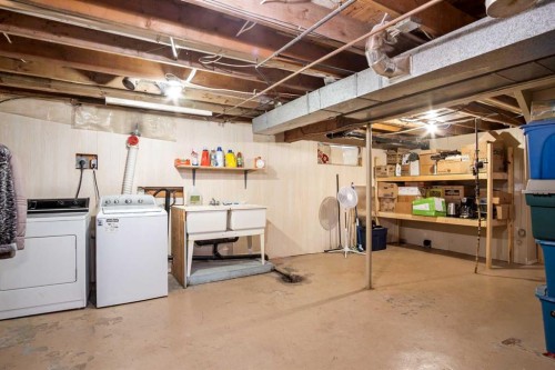 4306 55 Avenue, Olds, AB - Indoor Photo Showing Laundry Room