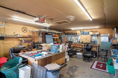 4306 55 Avenue, Olds, AB - Indoor Photo Showing Garage