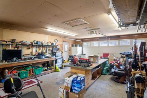 4306 55 Avenue, Olds, AB - Indoor Photo Showing Garage