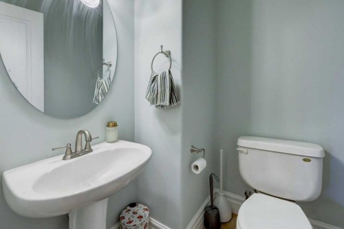 104-449 20 Avenue Ne, Calgary, AB - Indoor Photo Showing Bathroom