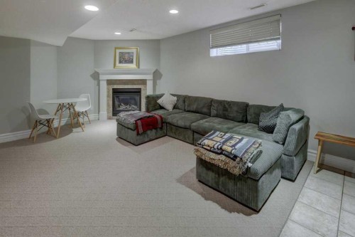 104-449 20 Avenue Ne, Calgary, AB - Indoor With Fireplace