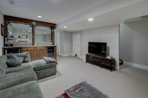 104-449 20 Avenue Ne, Calgary, AB - Indoor Photo Showing Living Room