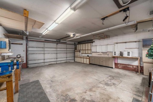 115 Ogden Way Se, Calgary, AB - Indoor Photo Showing Garage
