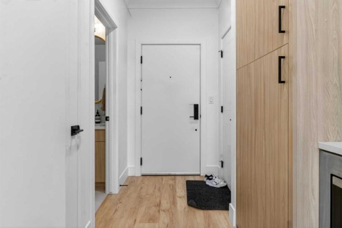 215-370 Dieppe Drive Sw, Calgary, AB - Indoor Photo Showing Other Room