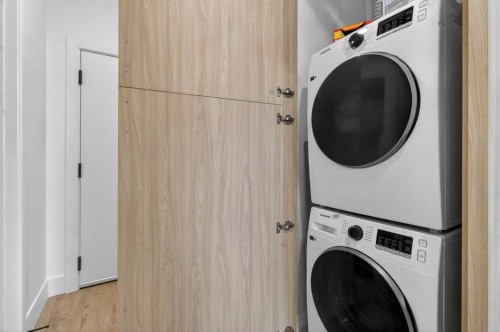 215-370 Dieppe Drive Sw, Calgary, AB - Indoor Photo Showing Laundry Room