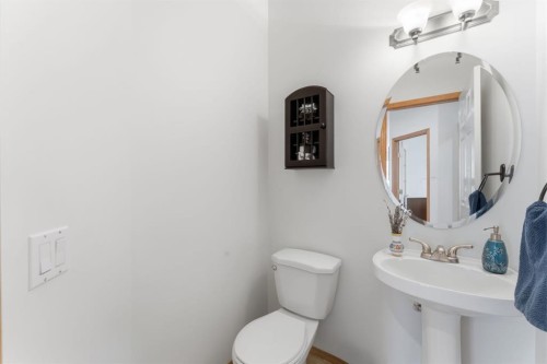 36 Wentworth Close Sw, Calgary, AB - Indoor Photo Showing Bathroom