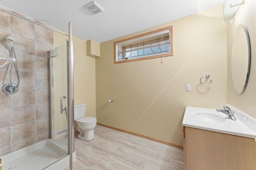 36 Wentworth Close Sw, Calgary, AB - Indoor Photo Showing Bathroom