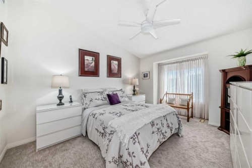 305 Sandringham Road Nw, Calgary, AB - Indoor Photo Showing Bedroom
