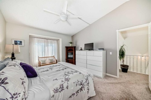 305 Sandringham Road Nw, Calgary, AB - Indoor Photo Showing Bedroom