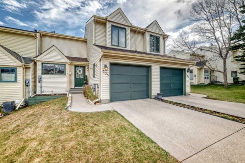 305 Sandringham Road Nw, Calgary, AB - Outdoor With Facade