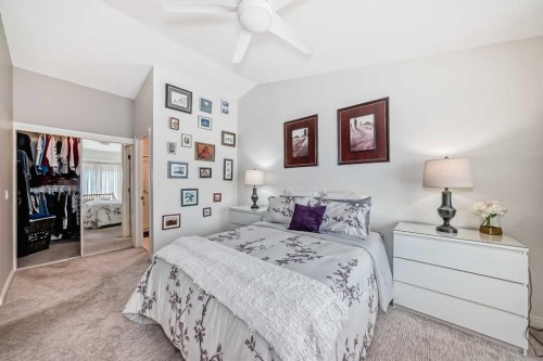 305 Sandringham Road Nw, Calgary, AB - Indoor Photo Showing Bedroom