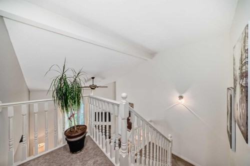 305 Sandringham Road Nw, Calgary, AB - Indoor Photo Showing Other Room