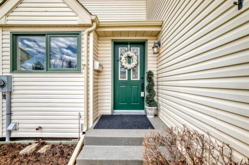 305 Sandringham Road Nw, Calgary, AB - Outdoor With Exterior