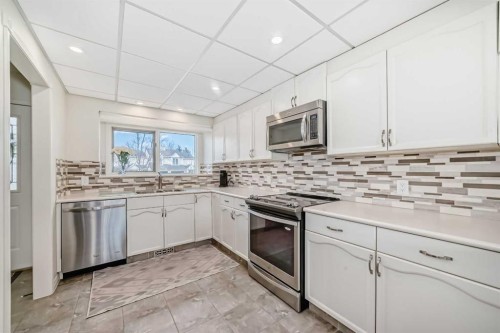 305 Sandringham Road Nw, Calgary, AB - Indoor Photo Showing Kitchen With Stainless Steel Kitchen With Upgraded Kitchen