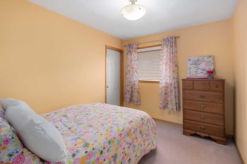 27 Hawkstone Close Nw, Calgary, AB - Indoor Photo Showing Bedroom