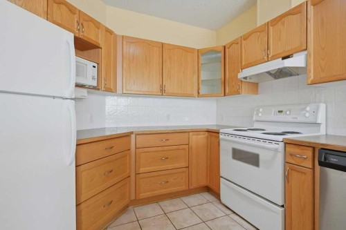 311-78 Prestwick Gardens Se, Calgary, AB - Indoor Photo Showing Kitchen