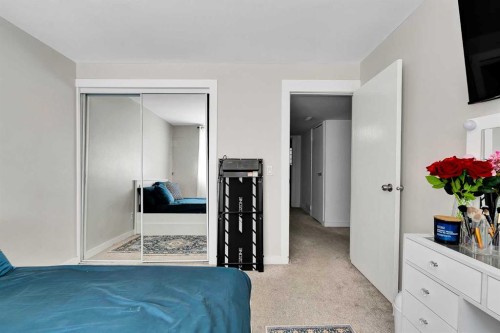 3-4543 7 Avenue Se, Calgary, AB - Indoor Photo Showing Other Room