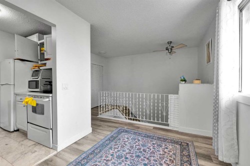 3-4543 7 Avenue Se, Calgary, AB - Indoor