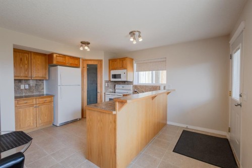 37 Royal Birch Close Nw, Calgary, AB - Indoor Photo Showing Kitchen
