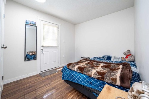 72 Faldale Close Ne, Calgary, AB - Indoor Photo Showing Bedroom