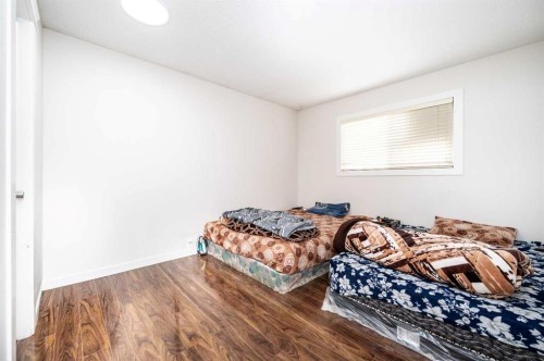 72 Faldale Close Ne, Calgary, AB - Indoor Photo Showing Bedroom