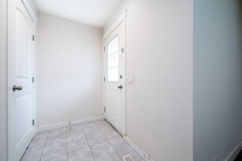 72 Faldale Close Ne, Calgary, AB - Indoor Photo Showing Other Room