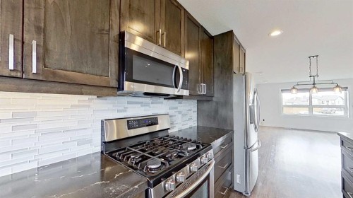 29 Sunrise Close Se, High River, AB - Indoor Photo Showing Kitchen With Upgraded Kitchen