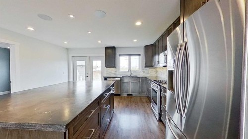 29 Sunrise Close Se, High River, AB - Indoor Photo Showing Kitchen With Upgraded Kitchen