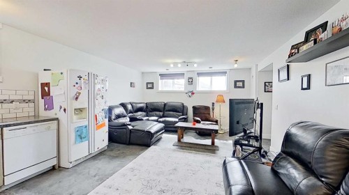 29 Sunrise Close Se, High River, AB - Indoor Photo Showing Living Room