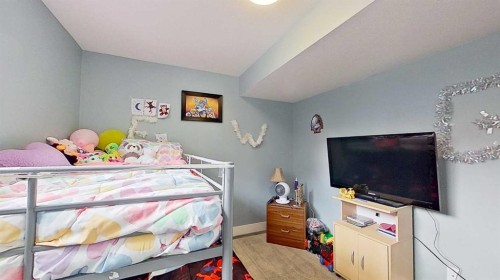 29 Sunrise Close Se, High River, AB - Indoor Photo Showing Bedroom