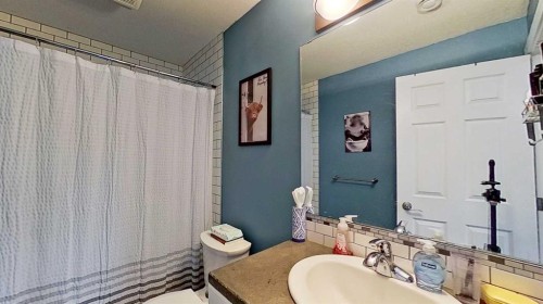 29 Sunrise Close Se, High River, AB - Indoor Photo Showing Bathroom