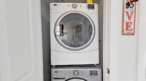 29 Sunrise Close Se, High River, AB - Indoor Photo Showing Laundry Room