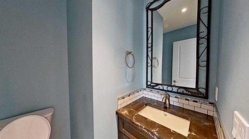 29 Sunrise Close Se, High River, AB - Indoor Photo Showing Bathroom
