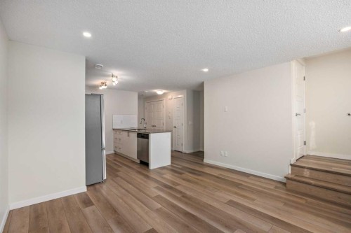 305 Cranbrook Square Se, Calgary, AB - Indoor Photo Showing Kitchen