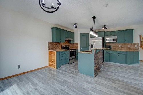 96 Cranfield Park Se, Calgary, AB - Indoor Photo Showing Kitchen