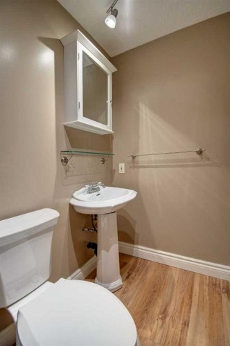 96 Cranfield Park Se, Calgary, AB - Indoor Photo Showing Bathroom