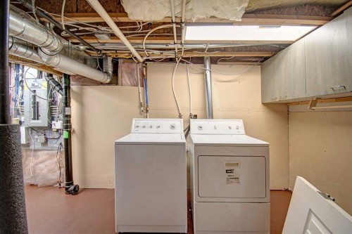 96 Cranfield Park Se, Calgary, AB - Indoor Photo Showing Laundry Room