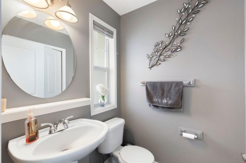18 West Springs Gate Sw, Calgary, AB - Indoor Photo Showing Bathroom