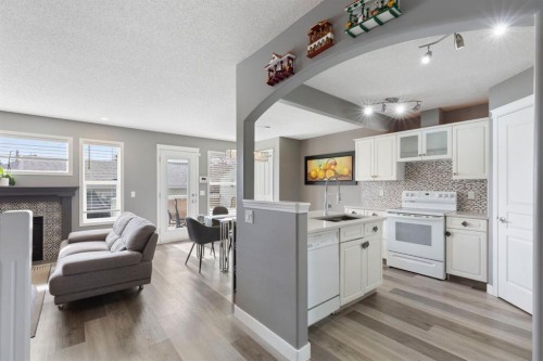 18 West Springs Gate Sw, Calgary, AB - Indoor Photo Showing Kitchen
