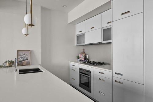 806-2505 17 Avenue Sw, Calgary, AB - Indoor Photo Showing Kitchen
