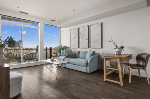 806-2505 17 Avenue Sw, Calgary, AB - Indoor Photo Showing Living Room