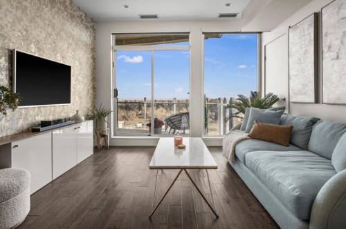 806-2505 17 Avenue Sw, Calgary, AB - Indoor Photo Showing Living Room