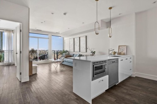 806-2505 17 Avenue Sw, Calgary, AB - Indoor Photo Showing Kitchen